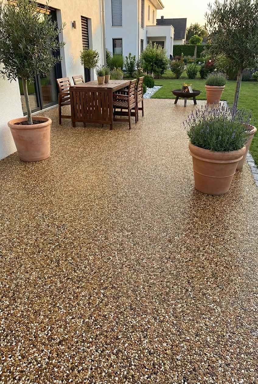 Steinteppich-Komplettset für den Außenbereich - Verlegt auf Terrasse in der Farbe Breccia Pernice