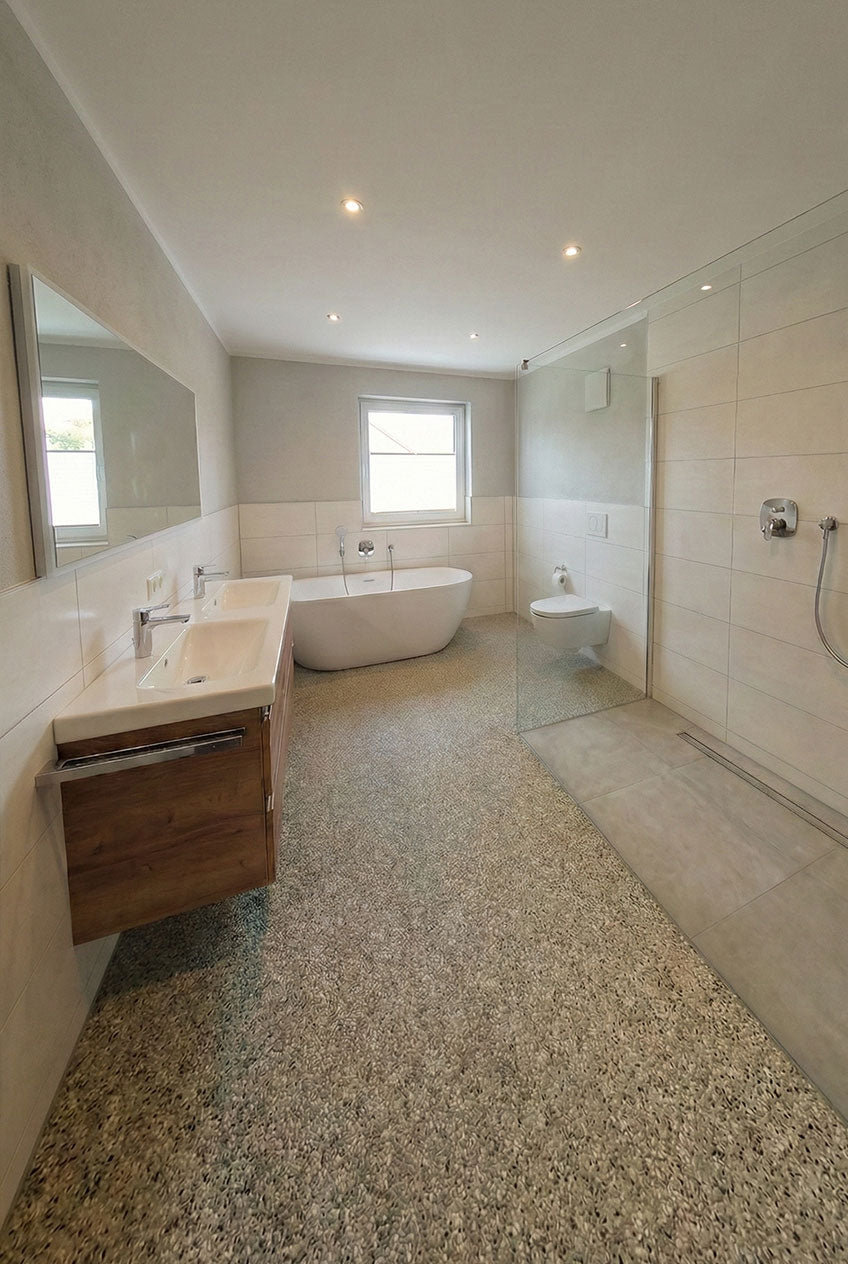 Steinteppich-Komplettset für den Innenbereich verlegt im Badezimmer | Bauchemie.at